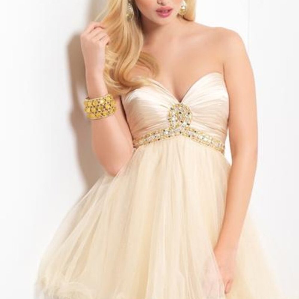 BLUSH 9405  CHAMPAGNE  size 8
